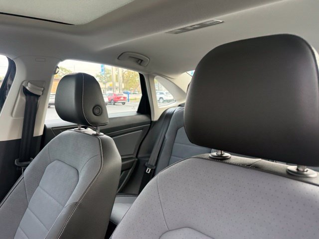 Used 2025 Volkswagen Jetta SE w/ Sunroof Package FWD image 8