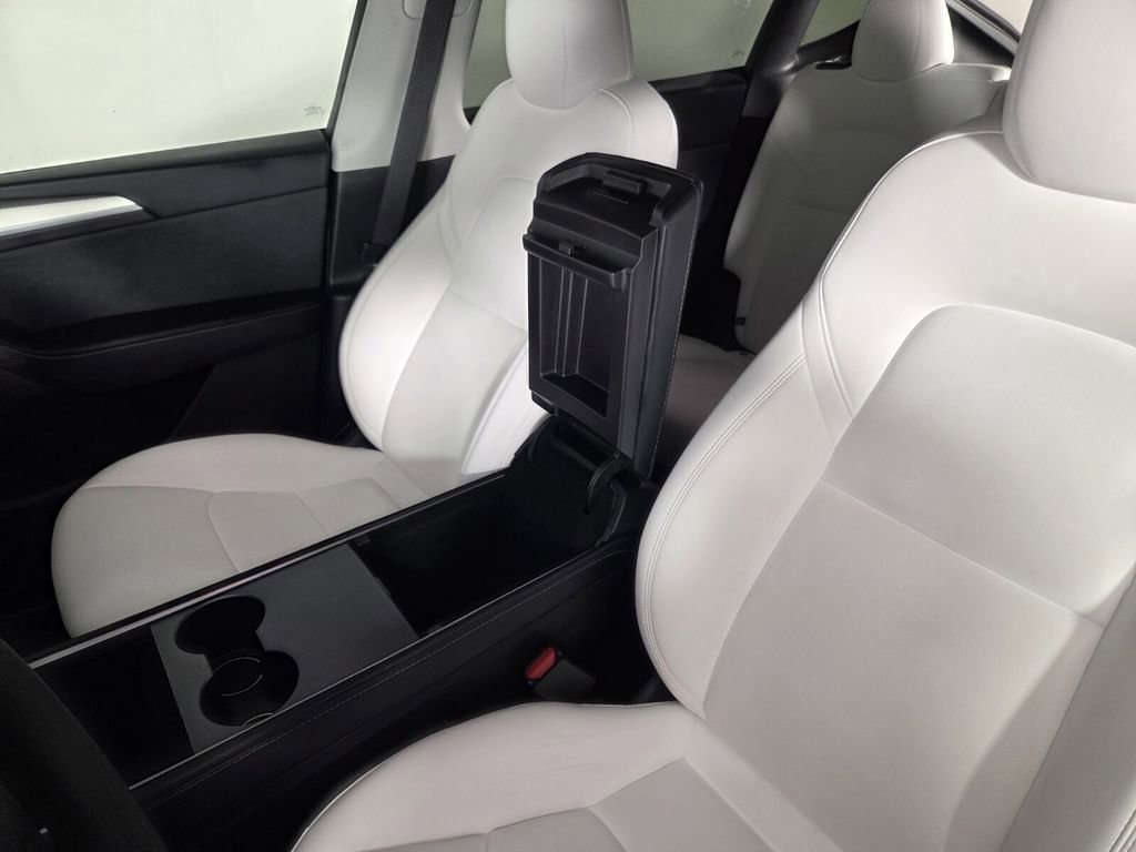 Used 2024 Tesla Model Y Long Range AWD/4WD image 22