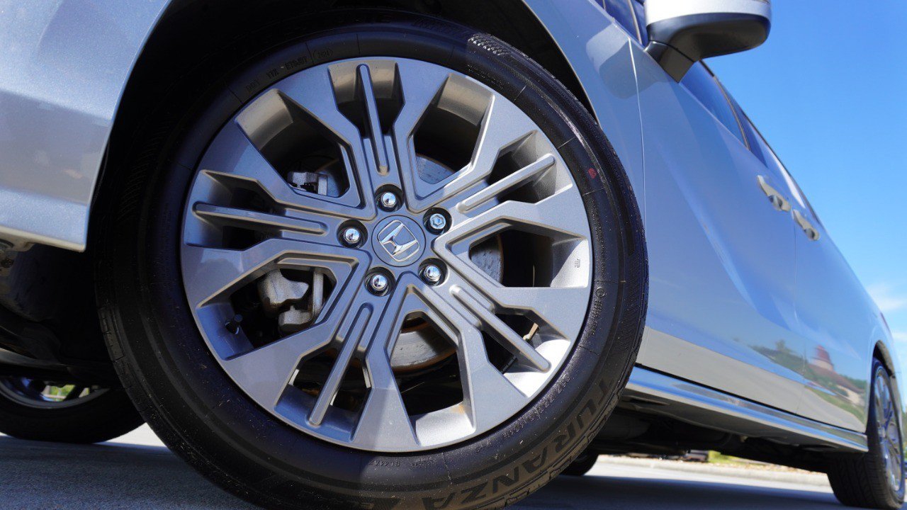 Used 2025 Honda Odyssey Touring image 11