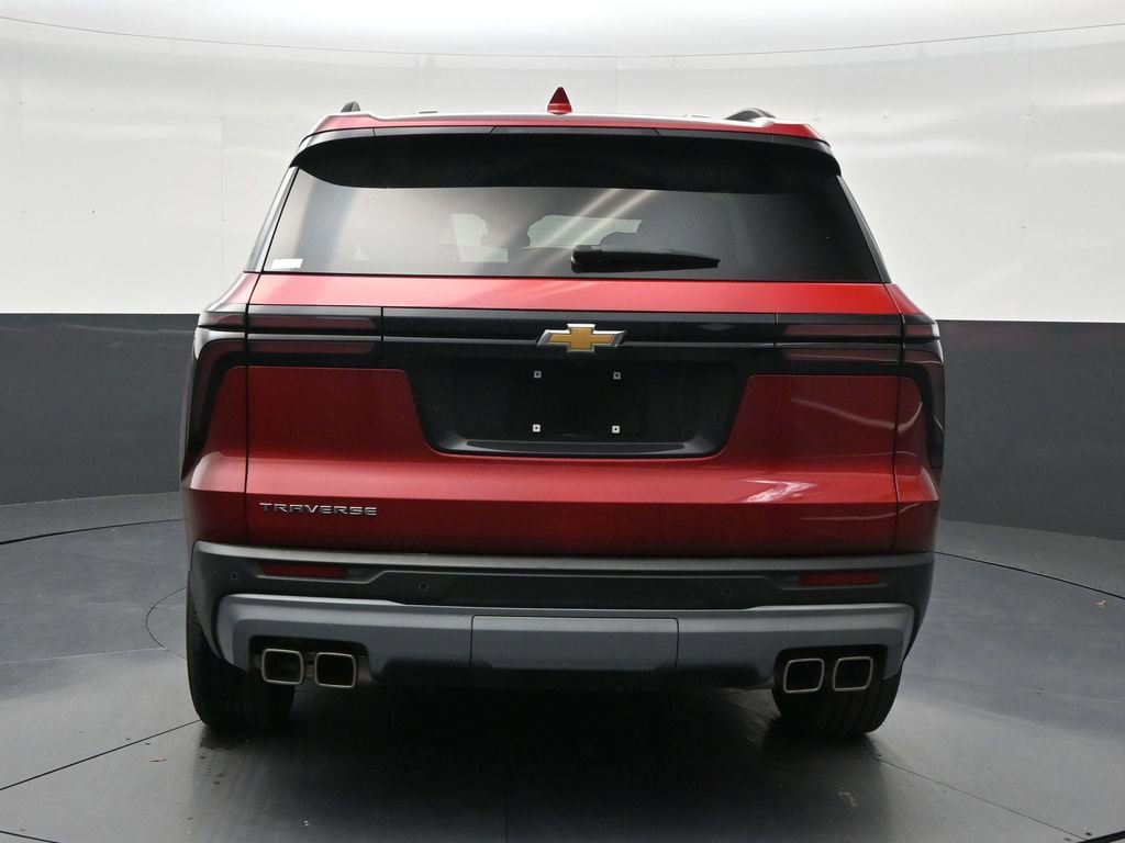 Used 2025 Chevrolet Traverse LT FWD image 4