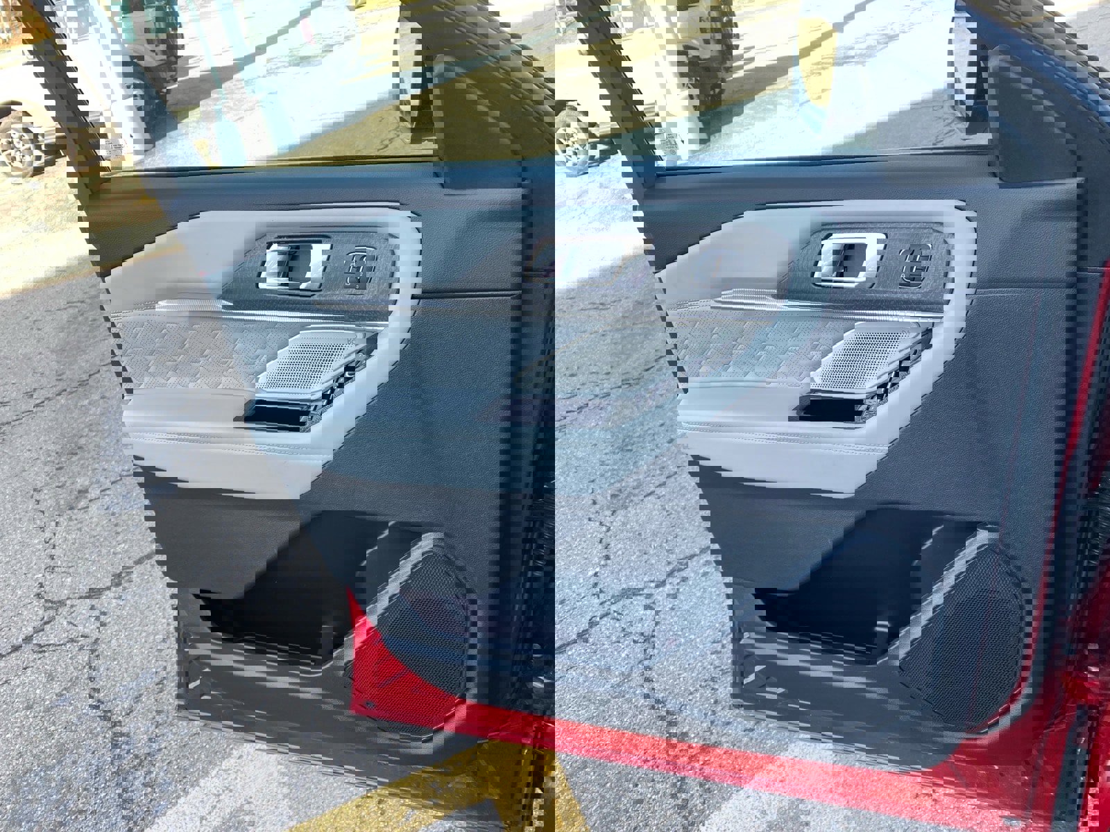 Used 2025 Ford Explorer Platinum w/ LUX Leather Package image 22