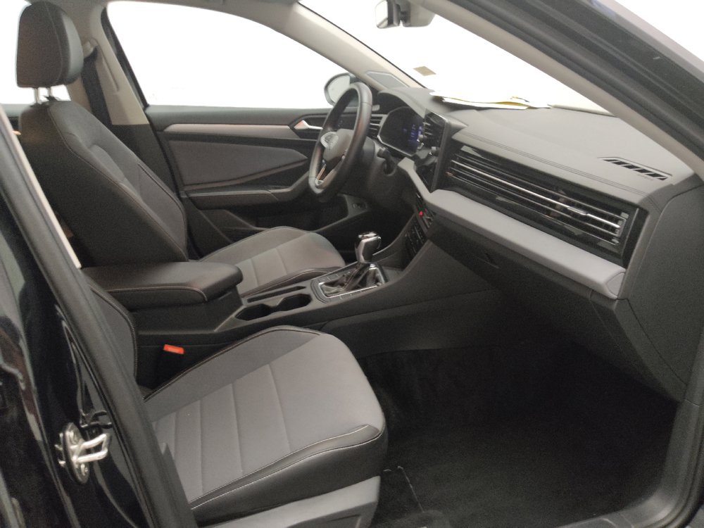Used 2025 Volkswagen Jetta SE FWD image 21