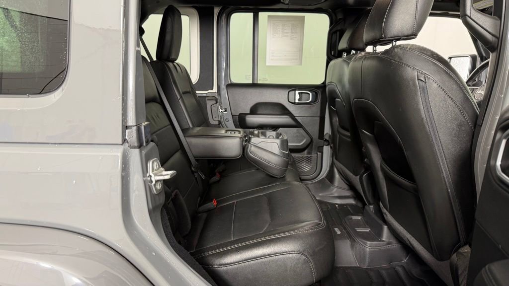 Used 2022 Jeep Wrangler Unlimited Sahara AWD/4WD image 27