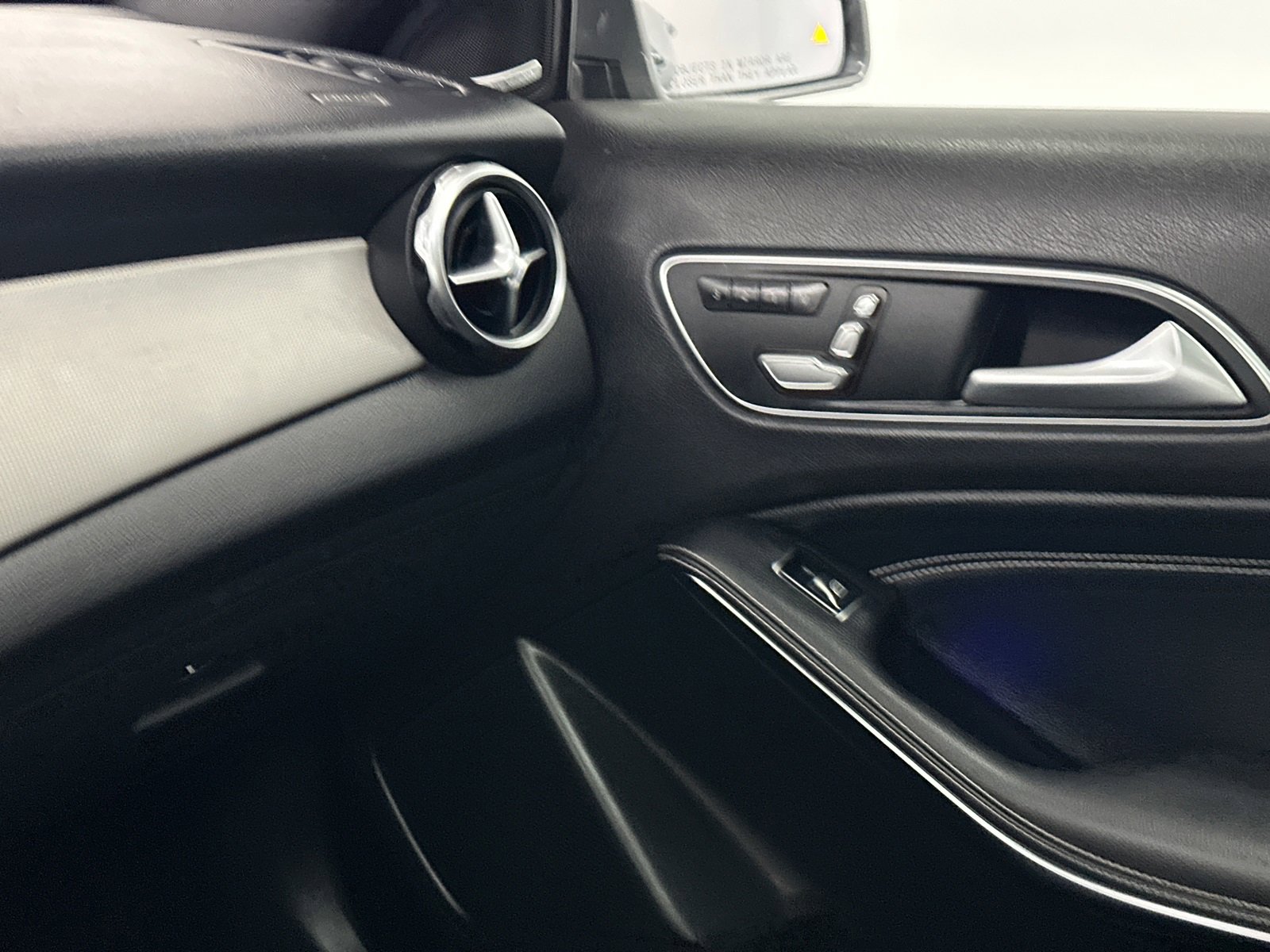 Used 2020 Mercedes-Benz GLA 250 4MATIC image 30