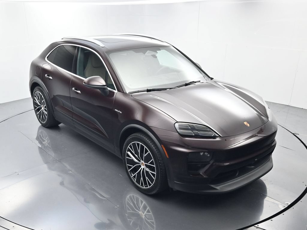 Certified 2025 Porsche Macan 4S Electric AWD/4WD image 44