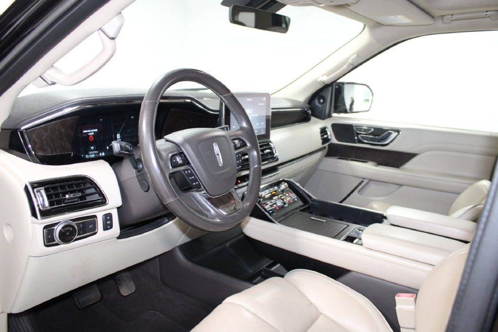 Used 2018 Lincoln Navigator Select RWD image 25