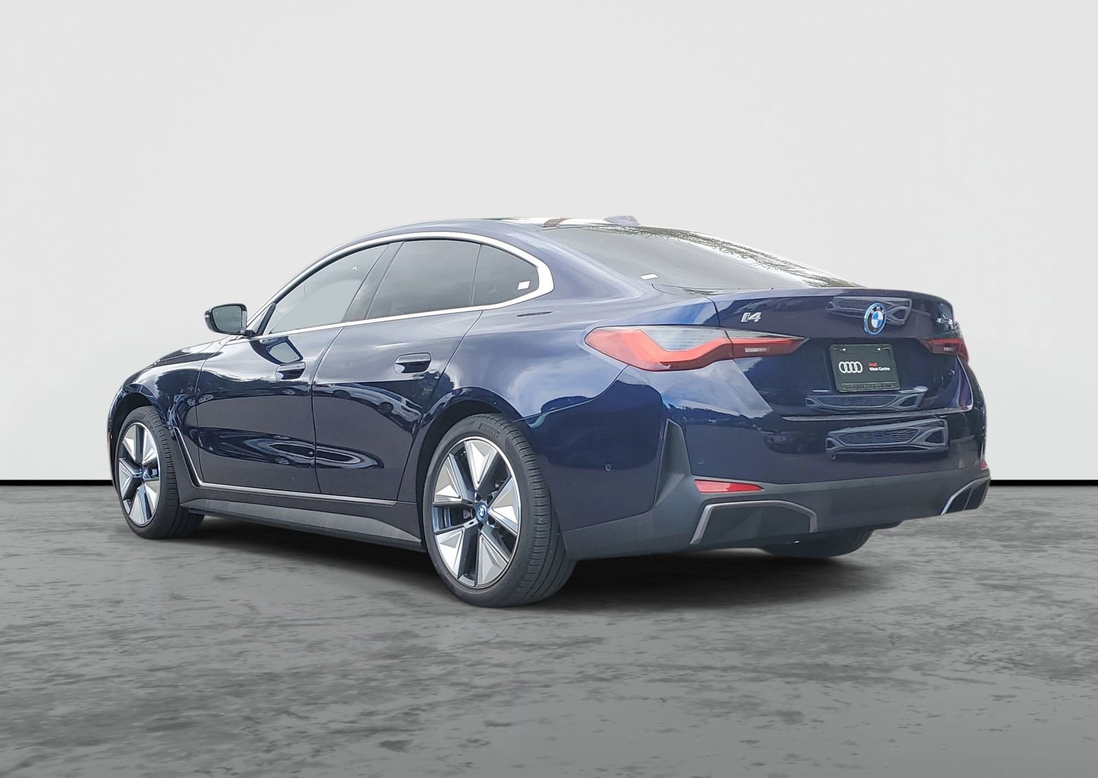 Used 2023 BMW i4 eDrive35 w/ Premium Package RWD image 3