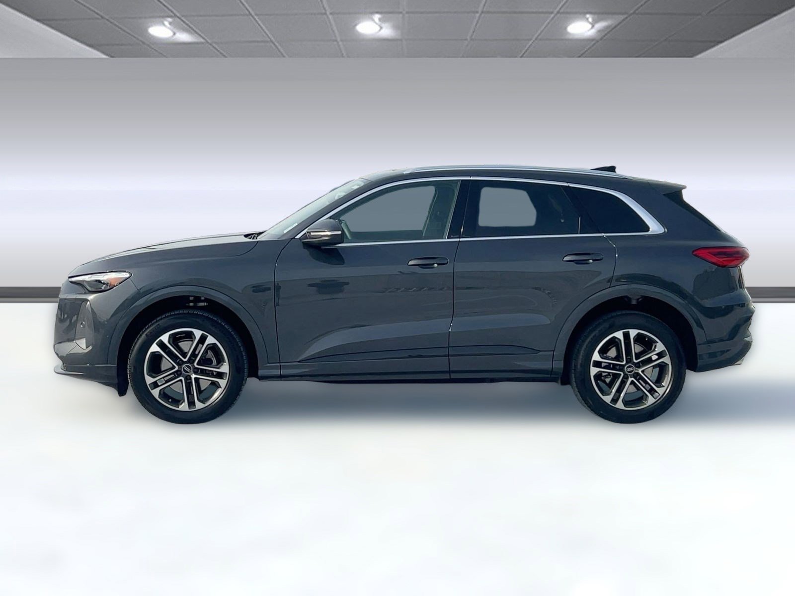 Certified 2025 Audi Q5 Premium Plus w/ Premium Plus image 2