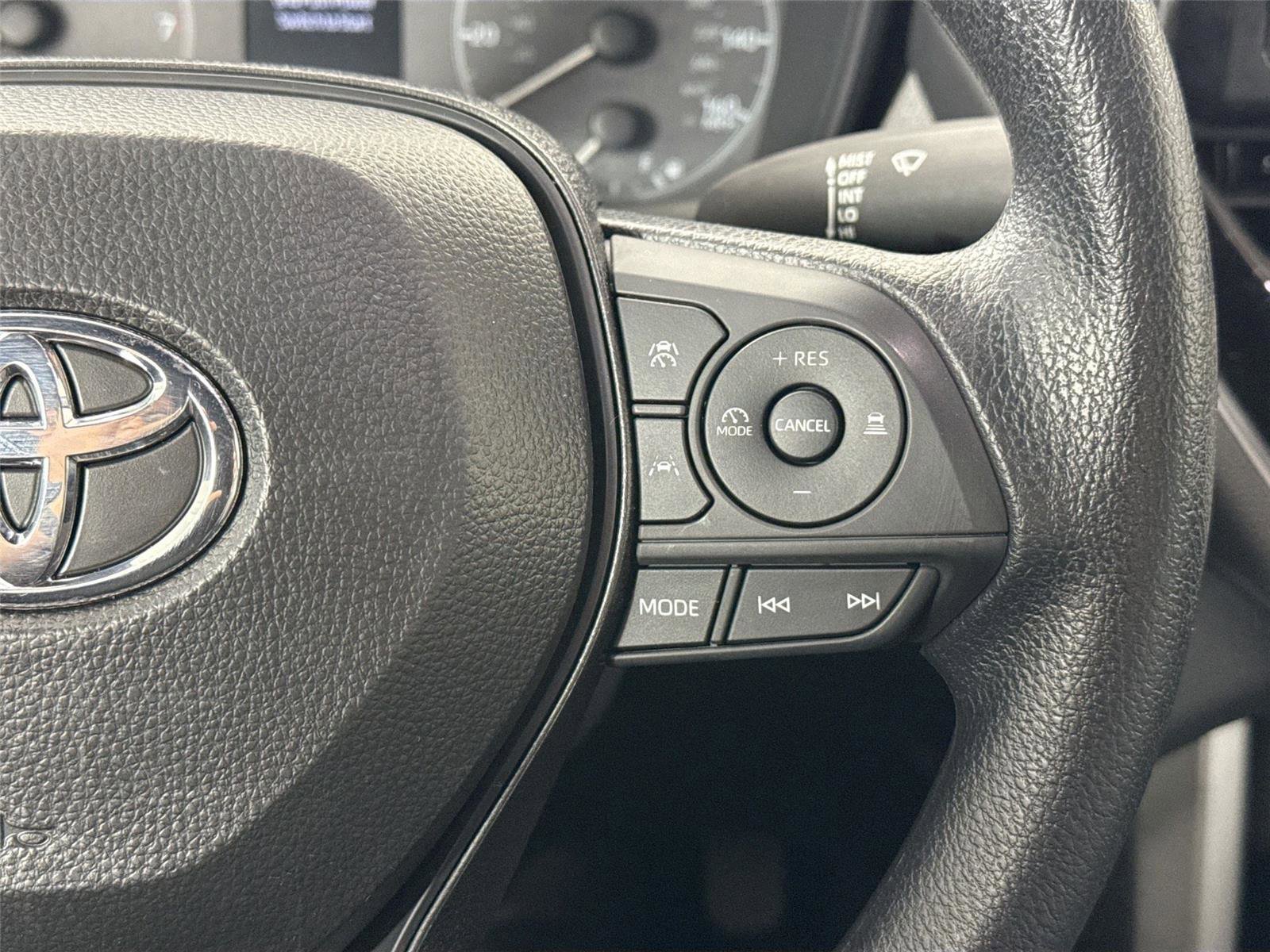 Used 2025 Toyota Corolla Cross AWD Hybrid image 16
