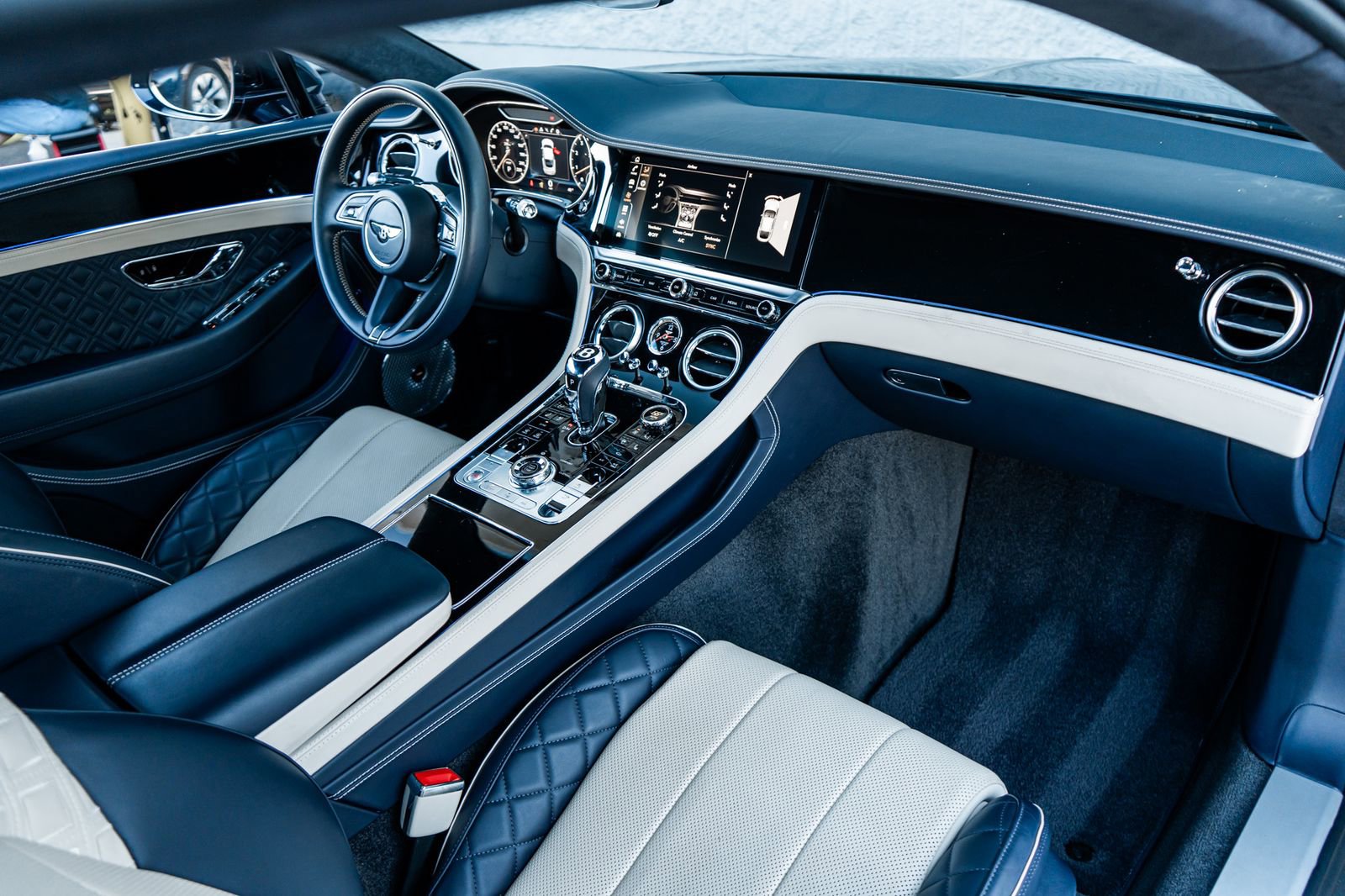 Used 2022 Bentley Continental GT image 2