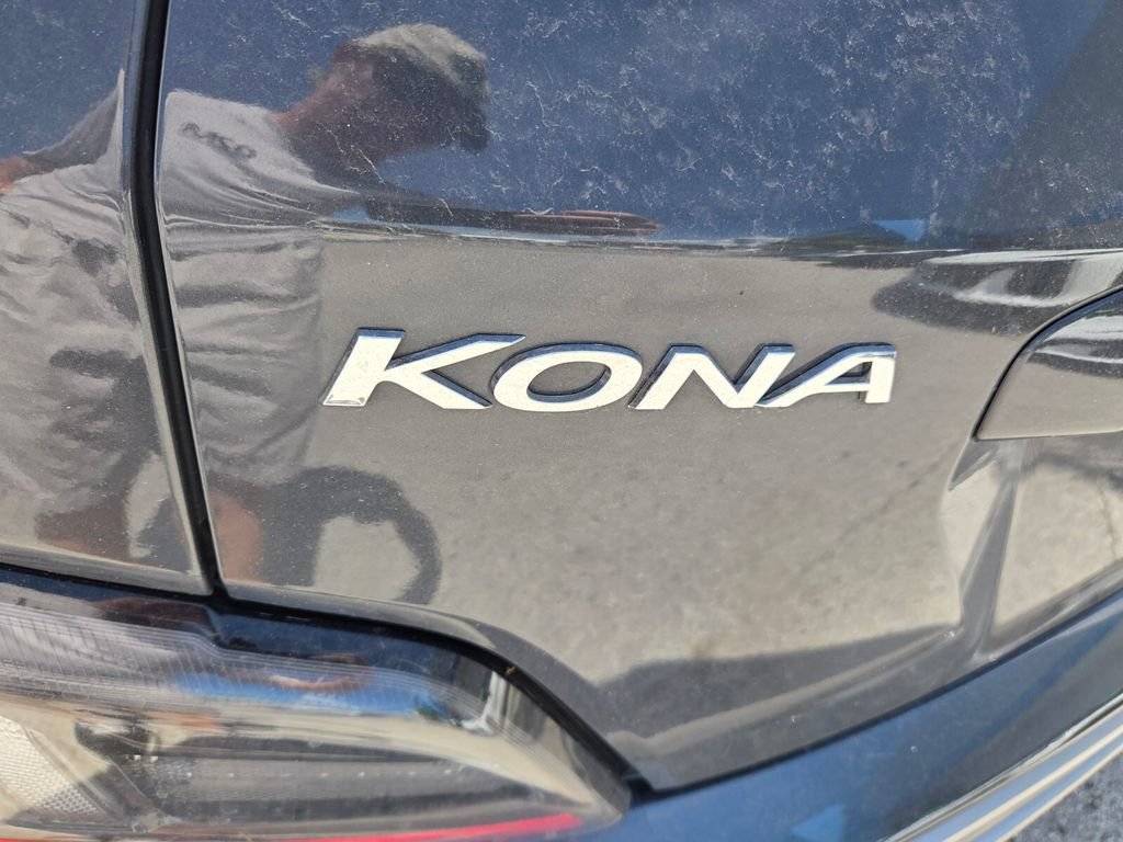 Used 2023 Hyundai Kona Limited w/ Cargo Package FWD image 6