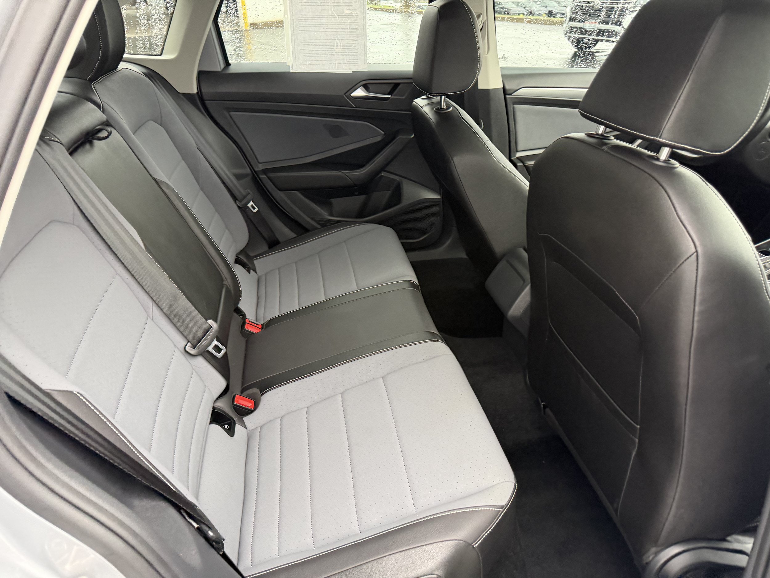 Used 2025 Volkswagen Jetta SE FWD image 30