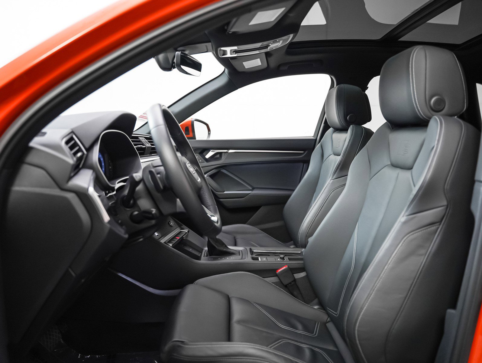 Certified 2023 Audi Q3 2.0T Premium w/ Black Optic Sport Package image 8