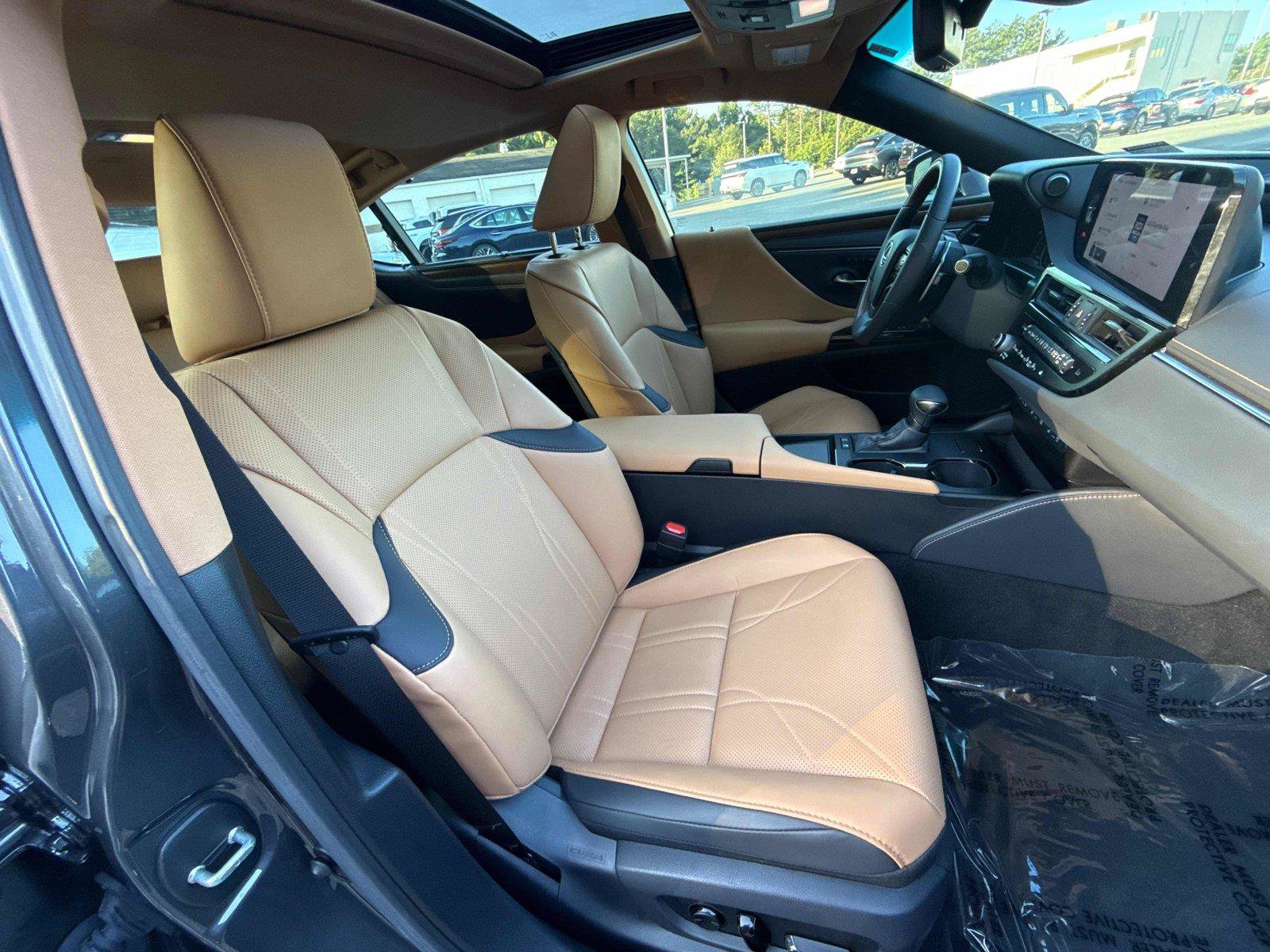 Used 2025 Lexus ES 300h Ultra Luxury w/ Accessory Package (Z2) FWD image 23