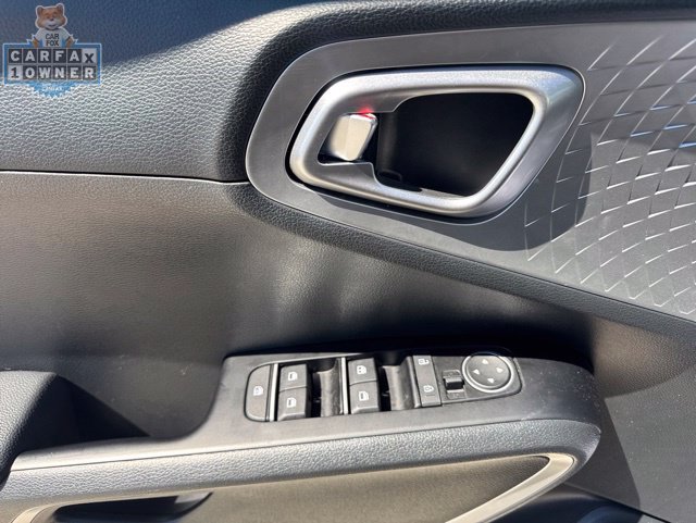 Used 2025 Kia Soul LX w/ LX Technology Package FWD image 16