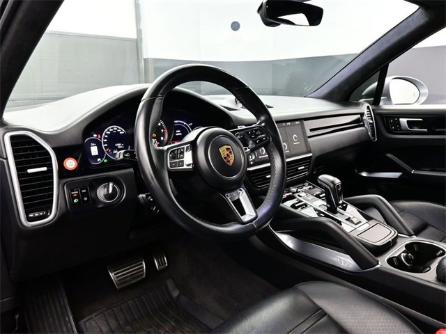 Used 2020 Porsche Cayenne Turbo image 4