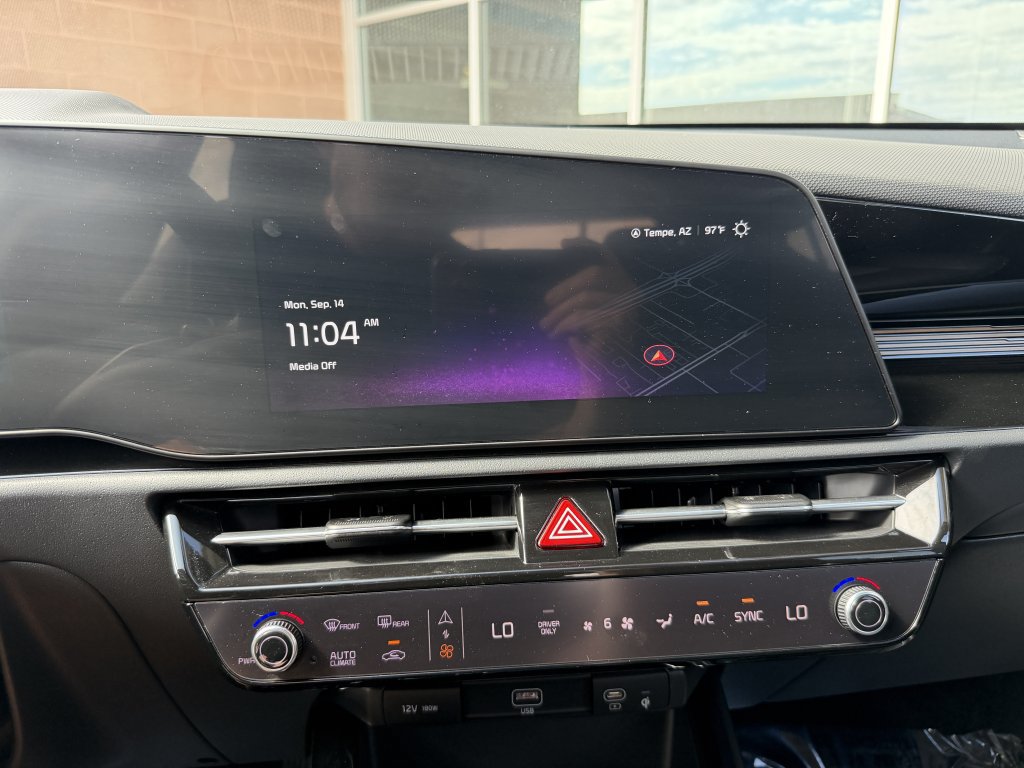 Used 2024 Kia Niro EX FWD image 18