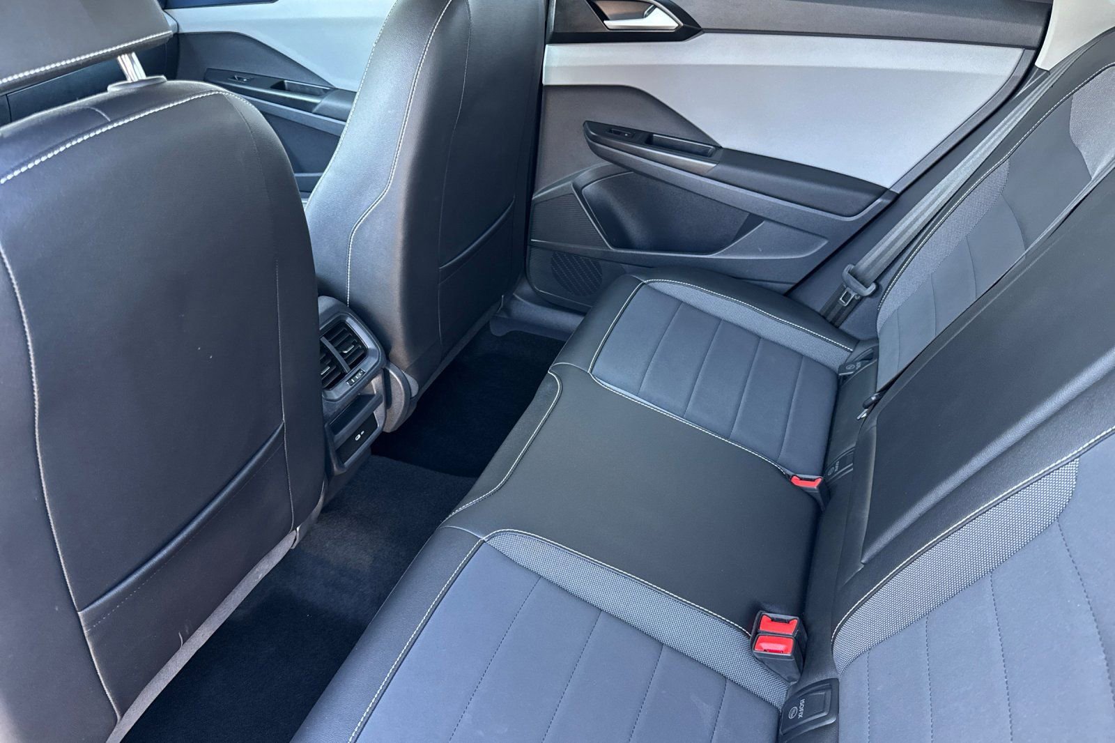 Used 2023 Volkswagen Taos SE image 12