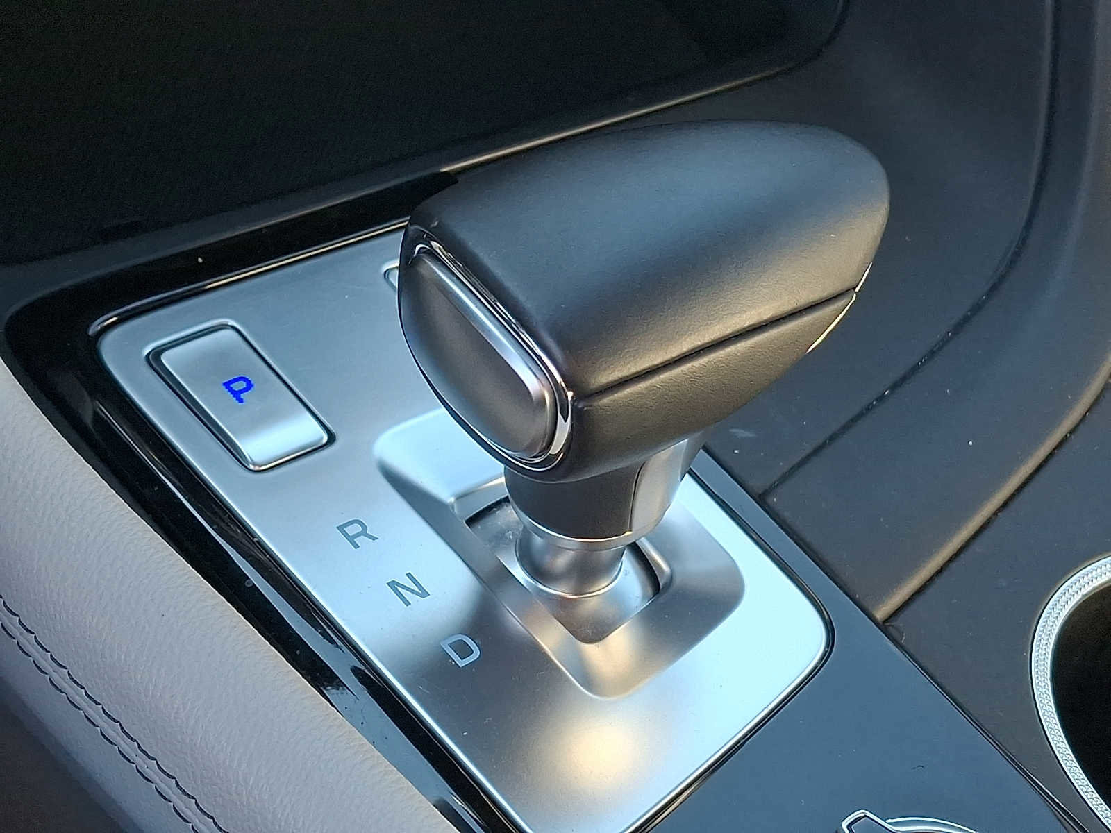 Used 2023 Genesis G70 2.0T image 11