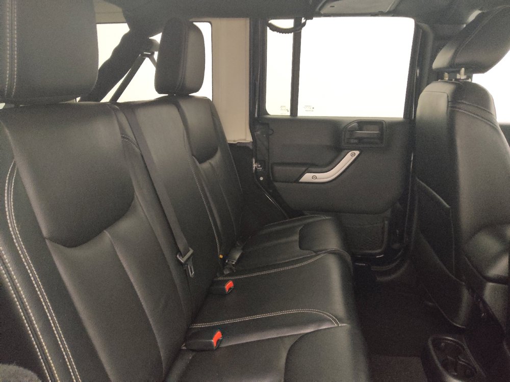 Used 2015 Jeep Wrangler Unlimited Sahara w/ Connectivity Group AWD/4WD image 19
