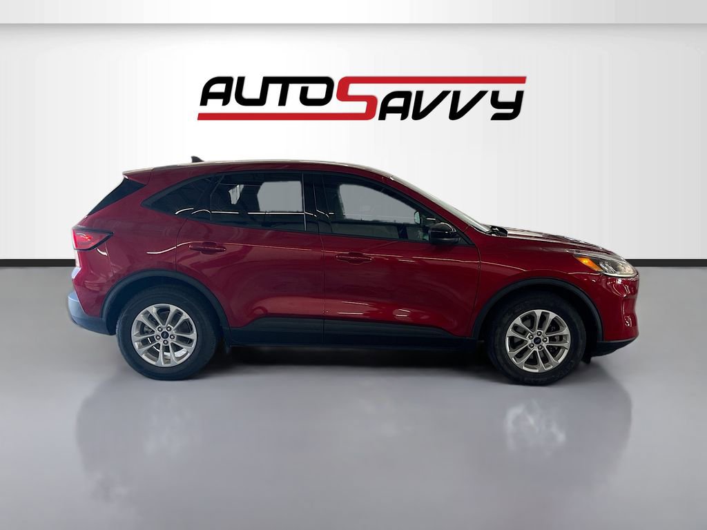 Used 2022 Ford Escape SE w/ SE Sport Appearance Package image 8