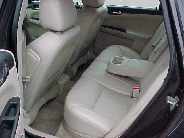 Used 2009 Chevrolet Impala LT w/ Luxury Edition Package FWD image 14