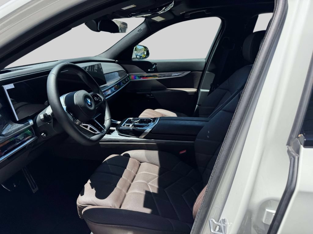 Certified 2025 BMW i7 eDrive50 w/ M Sport Package RWD image 11