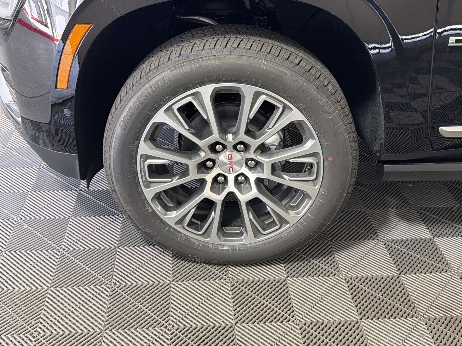 New 2026 GMC Yukon XL Denali w/ Denali Reserve Package image 12