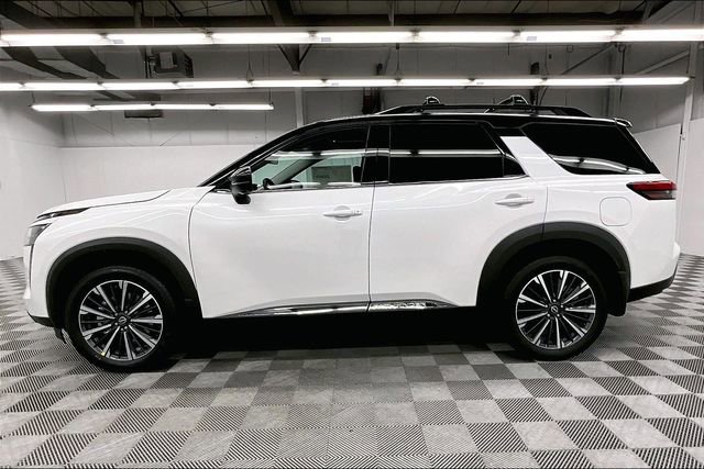 New 2026 Nissan Pathfinder Platinum image 18