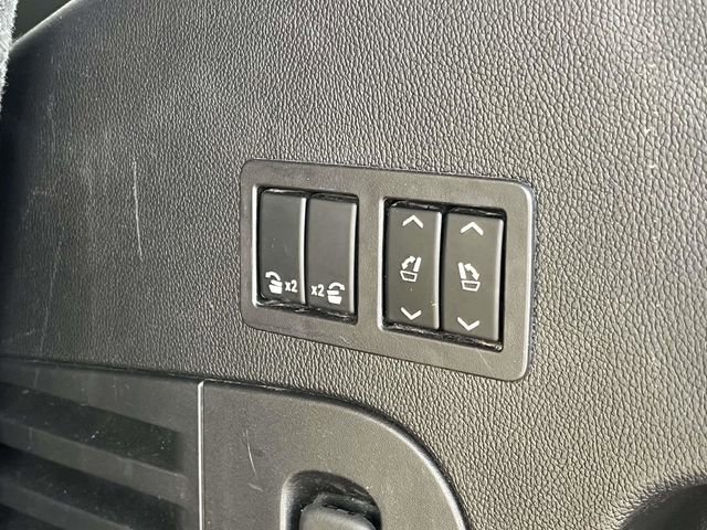 Used 2017 GMC Yukon SLT w/ Premium Edition image 24