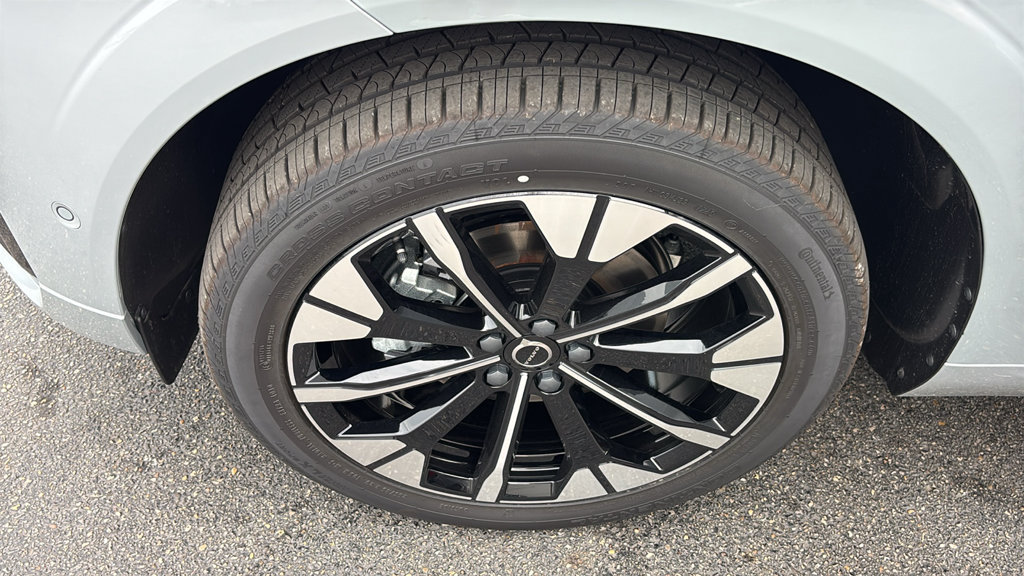 New 2027 Volvo XC60 B5 Plus AWD/4WD image 31