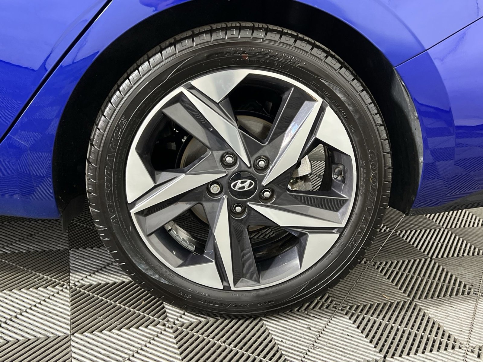 Used 2021 Hyundai Elantra Limited w/ Cargo Package image 12