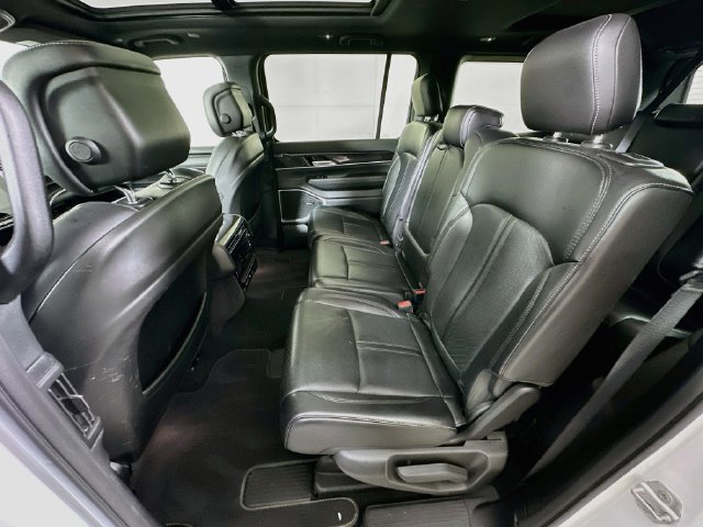 Used 2023 Jeep Wagoneer 4WD w/ Premium Group I image 27