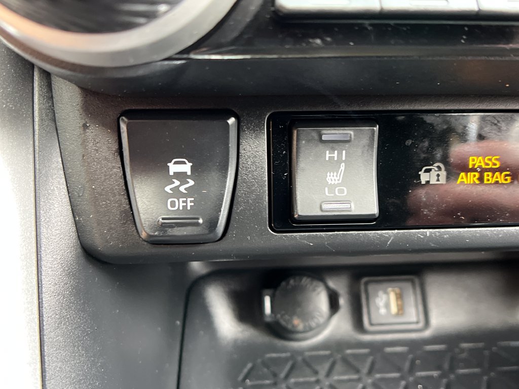 Used 2023 Toyota RAV4 SE w/ Weather & Moonroof Package AWD/4WD image 40