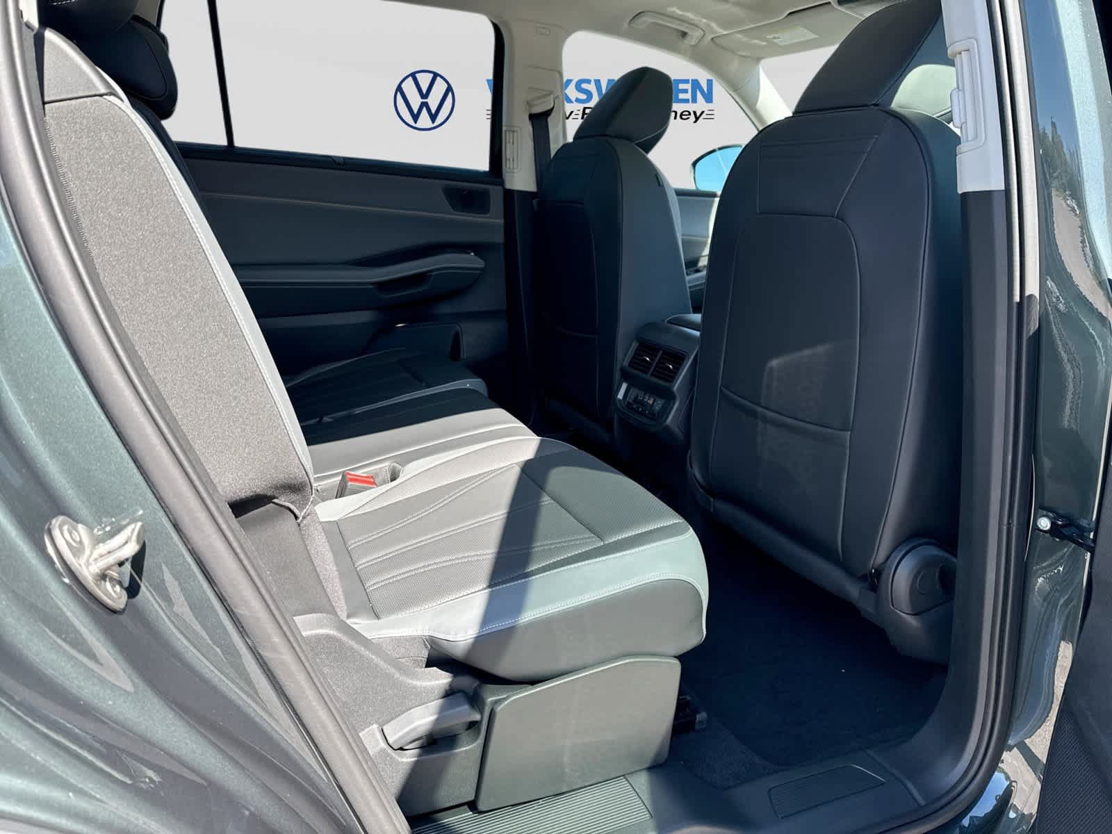New 2027 Volkswagen Atlas SE FWD image 25