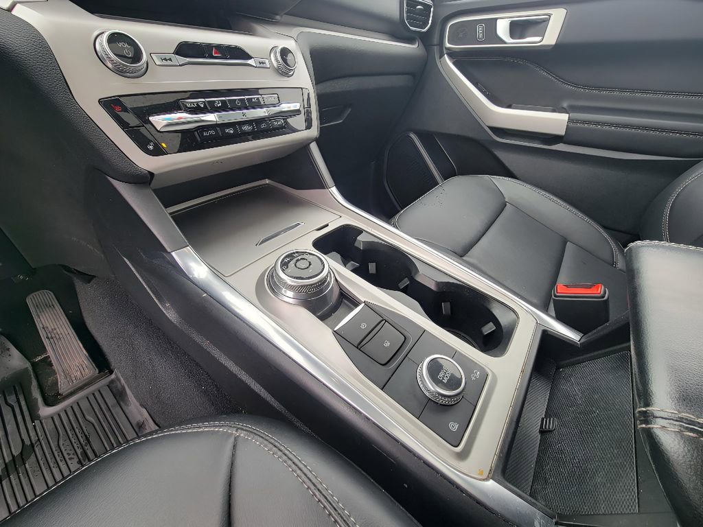 Used 2023 Ford Explorer XLT w/ Equipment Group 202A AWD/4WD image 21