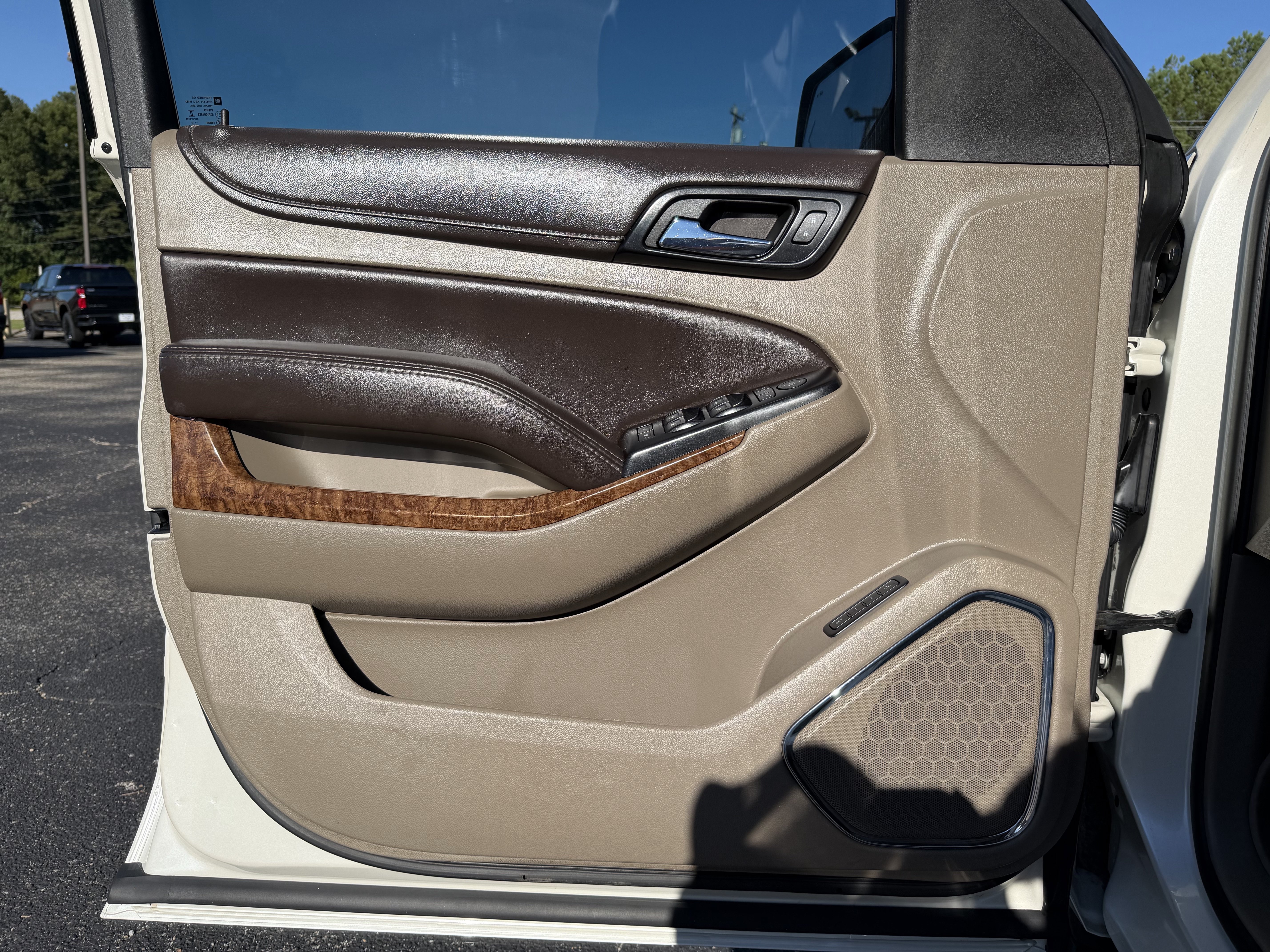 Used 2015 Chevrolet Tahoe LTZ RWD image 14