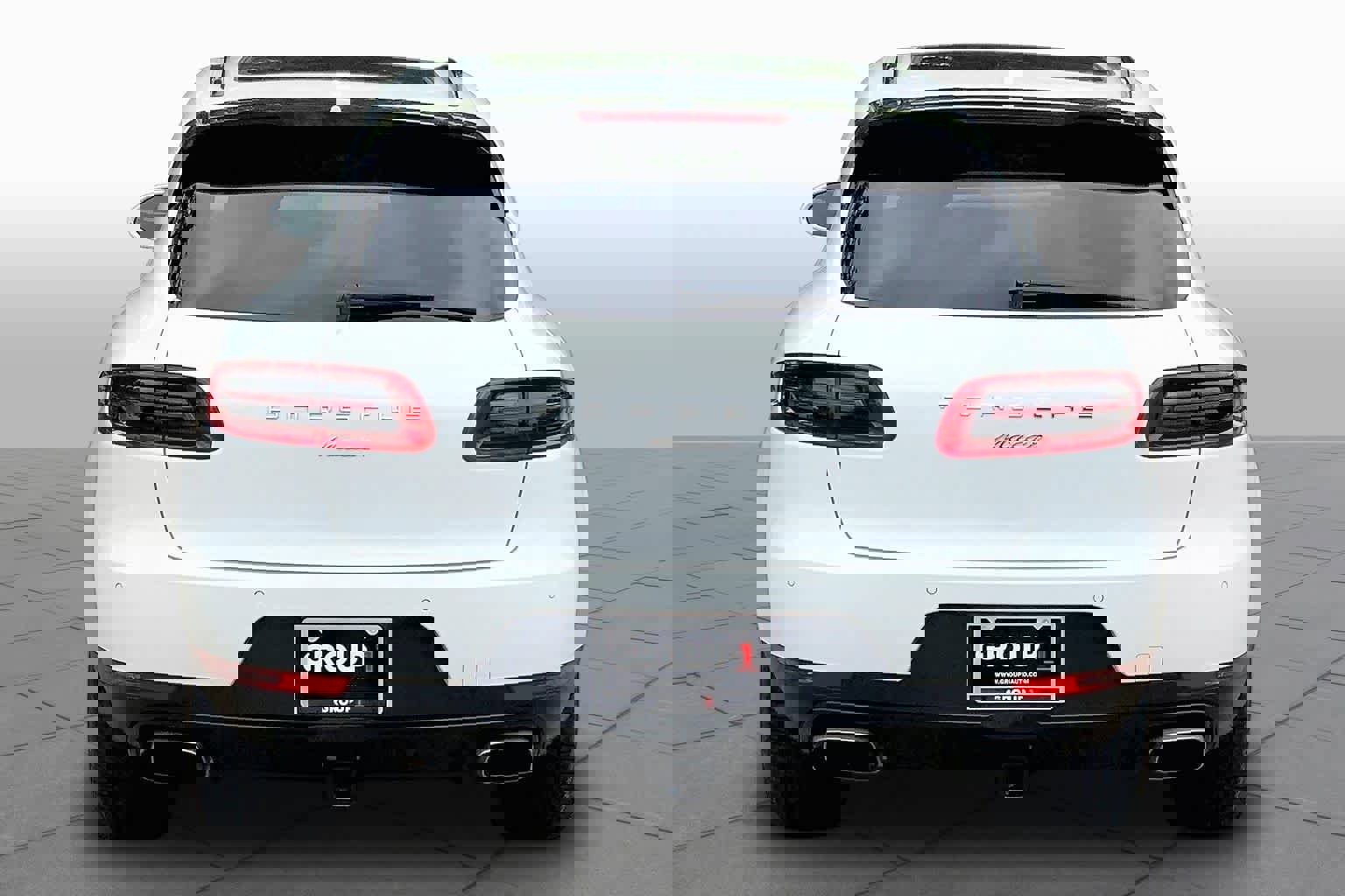 Used 2018 Porsche Macan AWD/4WD image 5