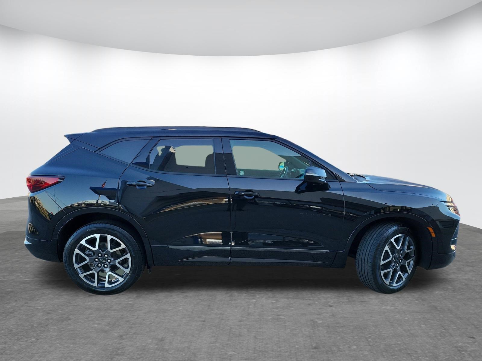 Used 2025 Chevrolet Blazer RS FWD image 4