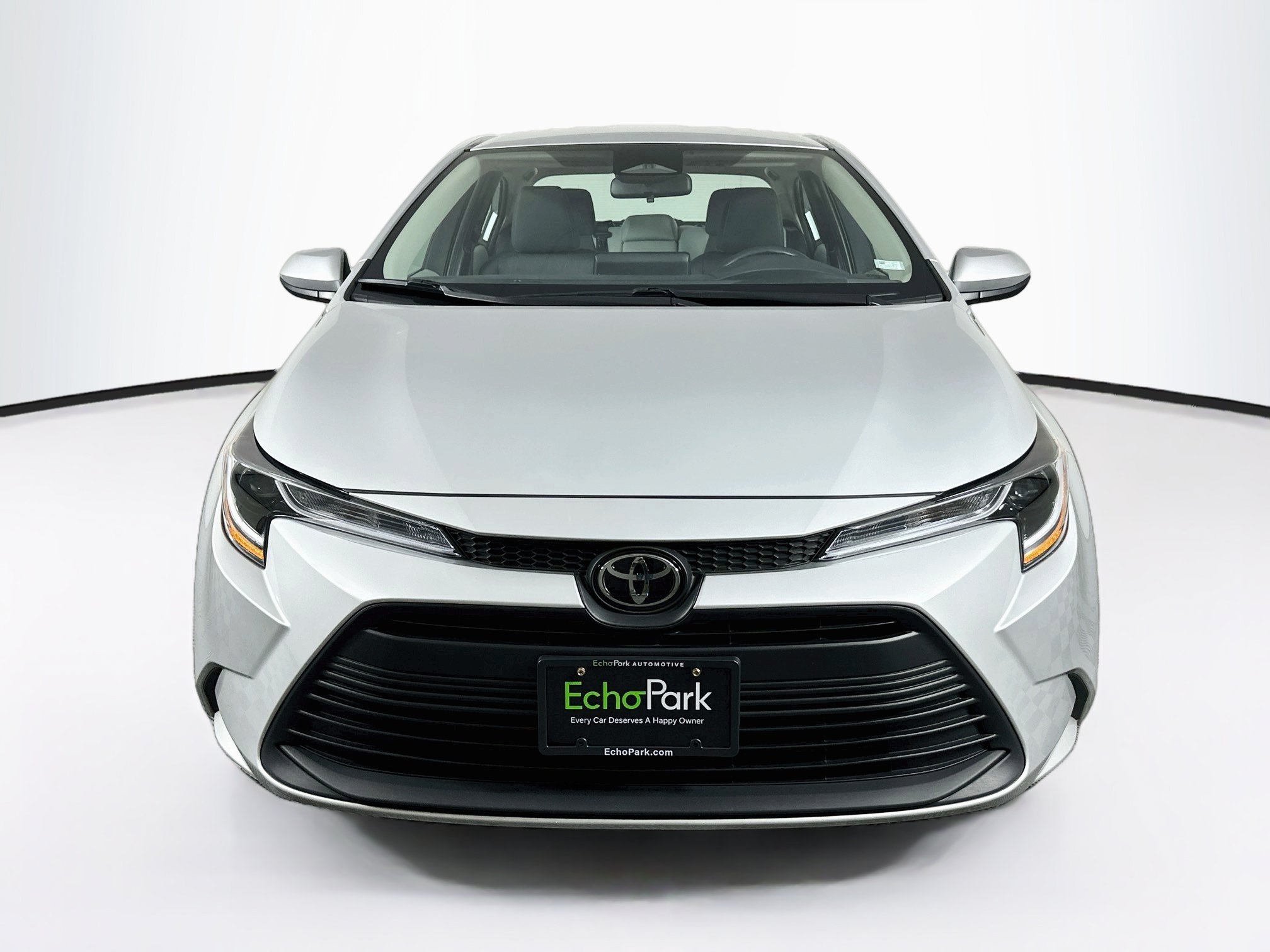 Used 2025 Toyota Corolla LE FWD image 2
