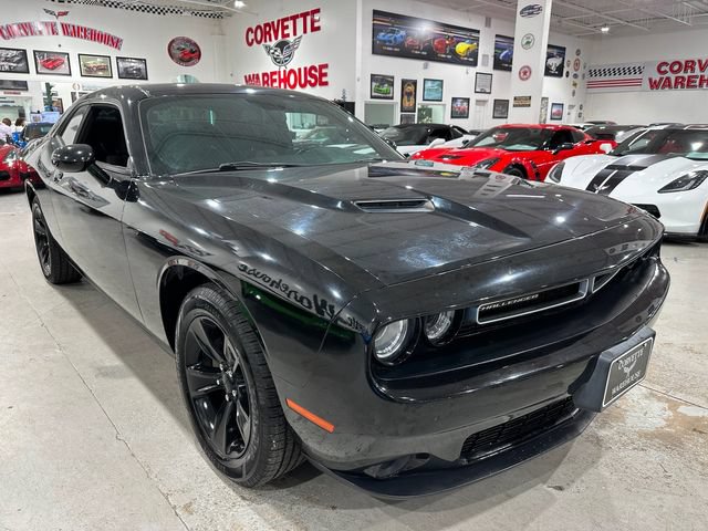 Used 2020 Dodge Challenger SXT RWD image 5