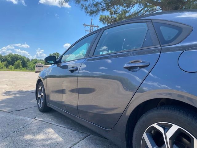 Used 2019 Kia Forte LXS FWD image 3