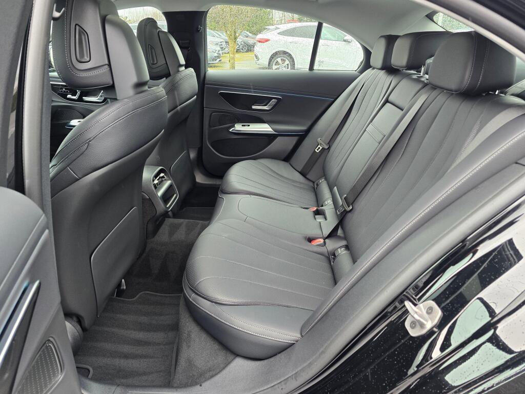 Used 2025 Mercedes-Benz E 350 4MATIC Sedan image 18