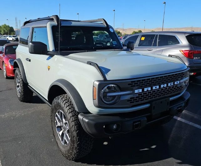 Used 2023 Ford Bronco Badlands AWD/4WD video 1