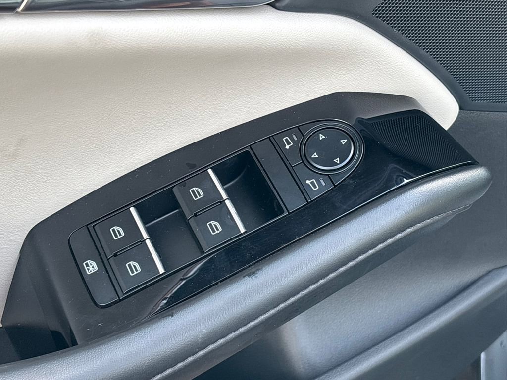 Used 2025 MAZDA MAZDA3 s image 30