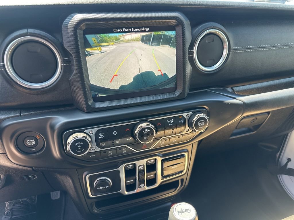 Used 2018 Jeep Wrangler Unlimited Sahara AWD/4WD image 22