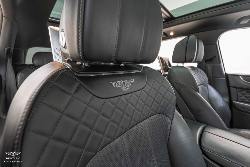 Used 2017 Bentley Bentayga AWD/4WD image 26