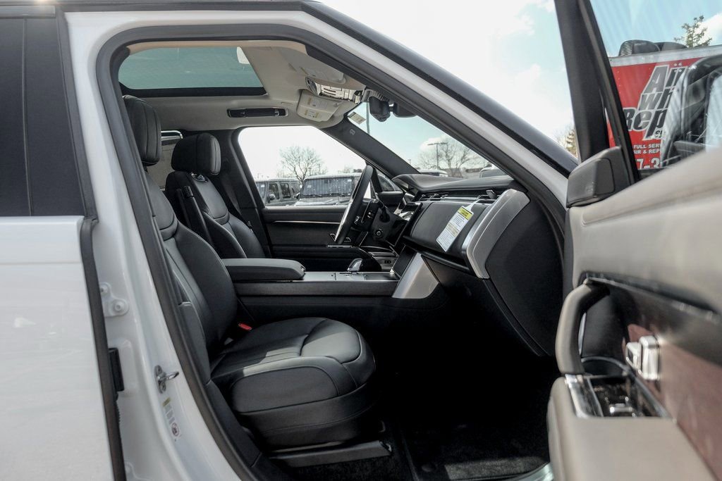 New 2025 Land Rover Range Rover SE image 21