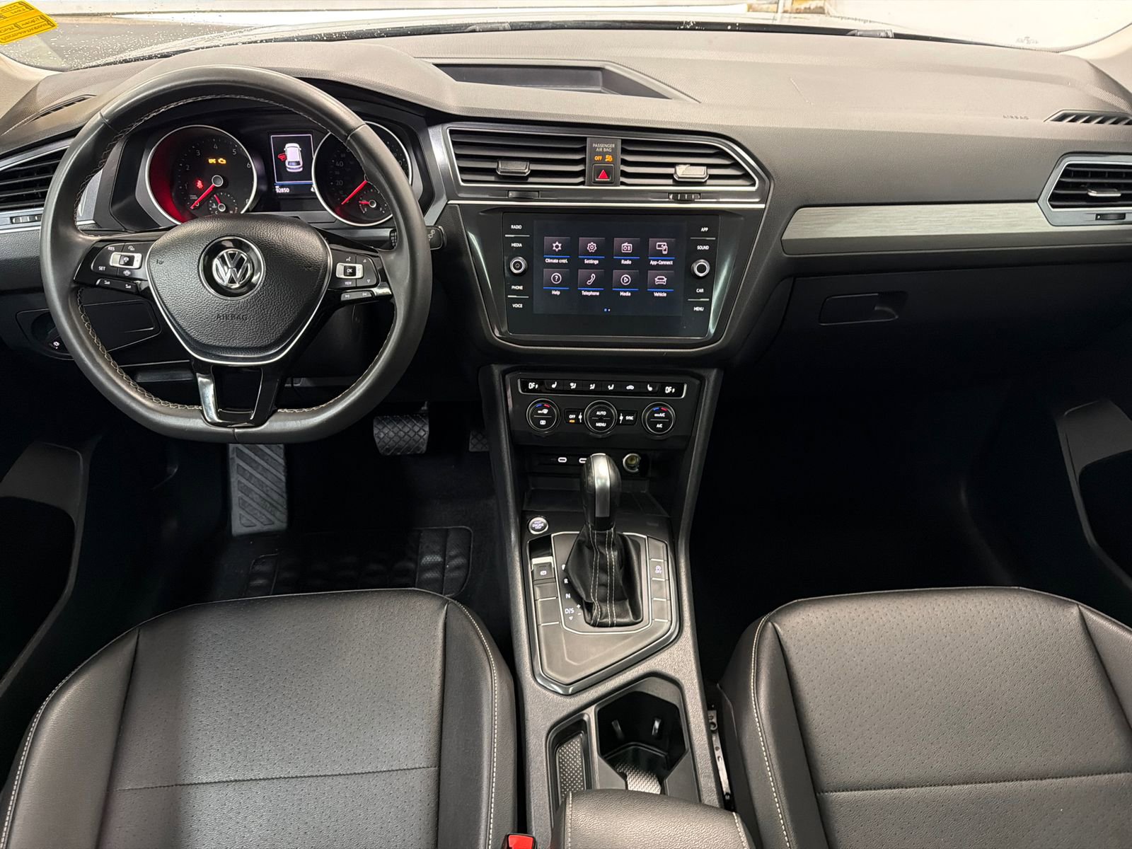 Used 2021 Volkswagen Tiguan SE FWD image 18