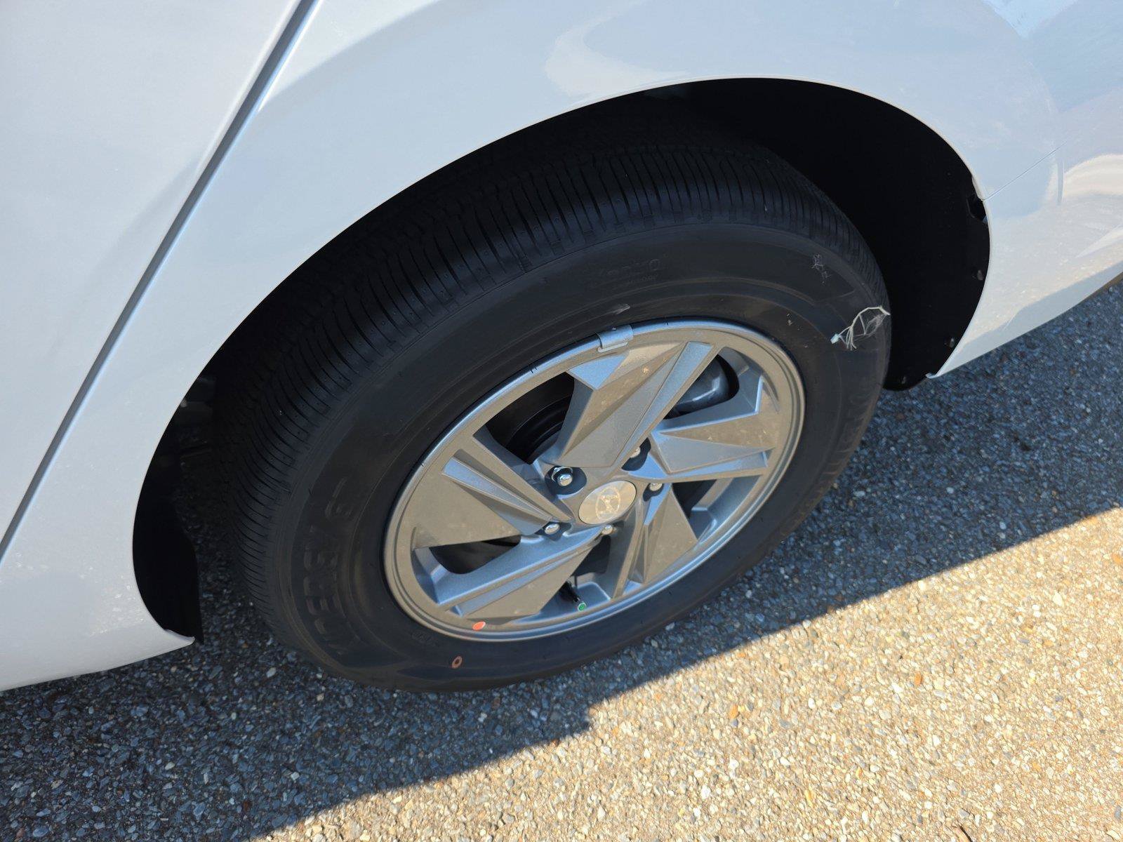 New 2026 Hyundai Elantra SE FWD image 9
